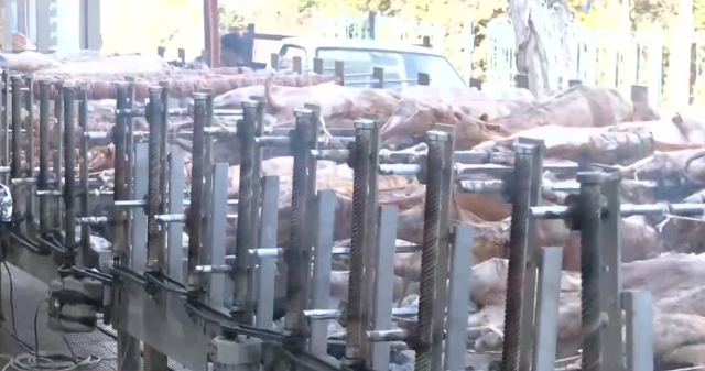 ΠΑΤΡΑ: ΣΧΕΔΟΝ 100 ΣΟΥΒΛΕΣ ΜΕ ΑΡΝΙΑ ΕΣΤΗΣΕ ΚΡΕΟΠΩΛΕΙΟ ΓΙΑ ΤΟΥΣ ΠΕΛΑΤΕΣ ΤΟΥ ΣΗΜΕΡΑ