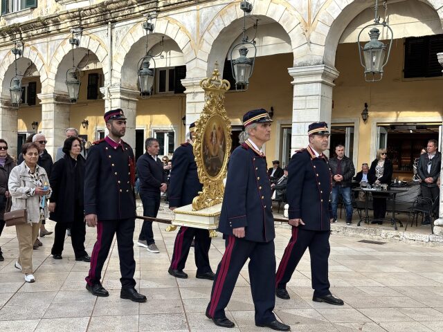 ΜΕ ΛΑΜΠΡΟΤΗΤΑ ΟΙ ΠΕΡΙΦΟΡΕΣ ΤΩΝ ΑΝΑΣΤΑΣΙΜΩΝ ΕΙΚΟΝΩΝ ΣΤΗΝ ΚΕΡΚΥΡΑ, ΔΕΙΤΕ ΒΙΝΤΕΟ