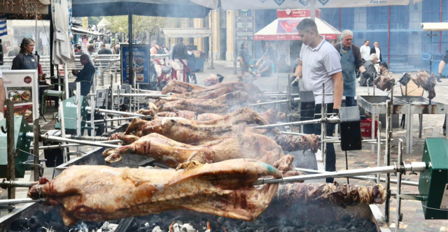 &Beta;ί&nu;&tau;&epsilon;&omicron; &alpha;&pi;ό &tau;&omicron; &psi;ή&sigma;&iota;&mu;&omicron; &tau;&omicron;&upsilon; &omicron;&beta;&epsilon;&lambda;ί&alpha; &sigma;&tau;&omicron; &Mu;&omicron;&nu;&alpha;&sigma;&tau;&eta;&rho;ά&kappa;&iota;, &alpha;&pi;ό &nu;&omega;&rho;ί&sigmaf; &sigma;&tau;ή&theta;&eta;&kappa;&alpha;&nu; &omicron;&iota; &sigma;&omicron;ύ&beta;&lambda;&epsilon;&sigmaf; &sigma;&tau;&eta;&nu; &Alpha;&theta;ή&nu;&alpha;