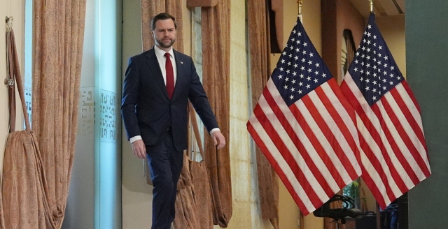 ΑΚΑΡΠΕΣ ΟΙ ΣΥΝΟΜΙΛΙΕΣ ΗΠΑ - ΙΡΑΝ: «ΚΑΝΑΜΕ ΣΑΦΕΣ ΠΟΙΕΣ ΕΙΝΑΙ ΟΙ ΚΟΚΚΙΝΕΣ ΓΡΑΜΜΕΣ ΜΑΣ» ΕΙΠΕ Ο ΒΑΝΣ ΑΝΑΧΩΡΩΝΤΑΣ ΑΠΟ ΤΟ ΙΣΛΑΜΑΜΠΑΝΤ