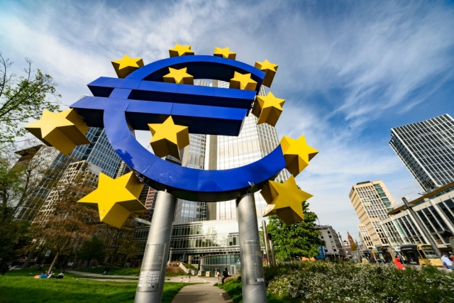 ΤΑ ΟΡΟΣΗΜΑ ΓΙΑ ΤΟ ΨΗΦΙΑΚΟ ΕΥΡΩ: ΠΟΤΕ ΘΑ ΤΕΘΕΙ ΣΕ ΠΙΛΟΤΙΚΗ ΚΥΚΛΟΦΟΡΙΑ, ΤΙ ΘΑ ΑΛΛΑΞΕΙ ΣΤΙΣ ΣΥΝΑΛΛΑΓΕΣ