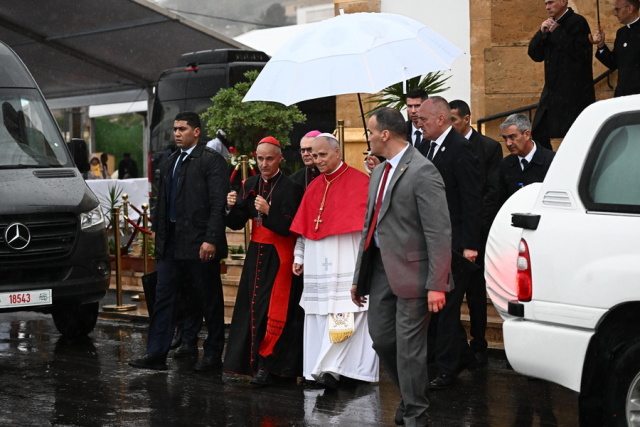 ΔΙΠΛΗ ΕΠΙΘΕΣΗ ΑΥΤΟΚΤΟΝΙΑΣ ΣΤΗΝ ΑΛΓΕΡΙΑ ΚΑΤΑ ΤΗΝ ΕΠΙΣΚΕΨΗ ΤΟΥ ΠΑΠΑ ΛΕΟΝΤΑ