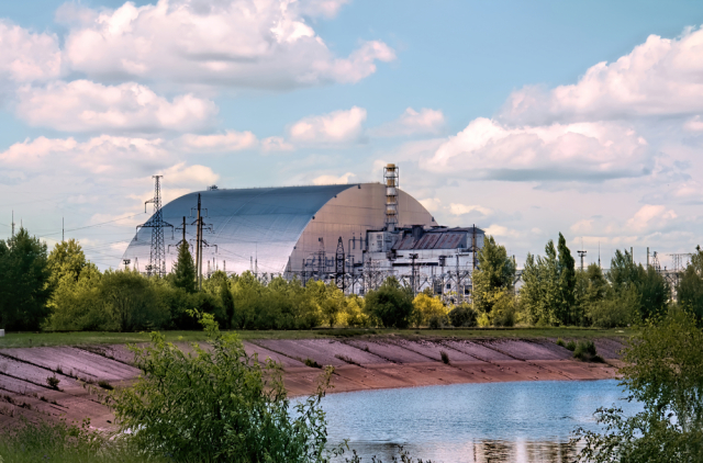 Η ΡΩΣΙΑ «ΦΛΕΡΤΑΡΕΙ» ΜΕ ΤΟ ΠΥΡΗΝΙΚΟ ΑΤΥΧΗΜΑ: DRONES ΚΑΙ ΠΥΡΑΥΛΟΙ KINZHAL ΠΕΡΝΟΥΝ ΚΟΝΤΑ ΑΠΟ ΤΟ ΤΣΕΡΝΟΜΠΙΛ, ΚΑΤΑΓΓΕΛΛΕΙ ΤΟ ΚΙΕΒΟ