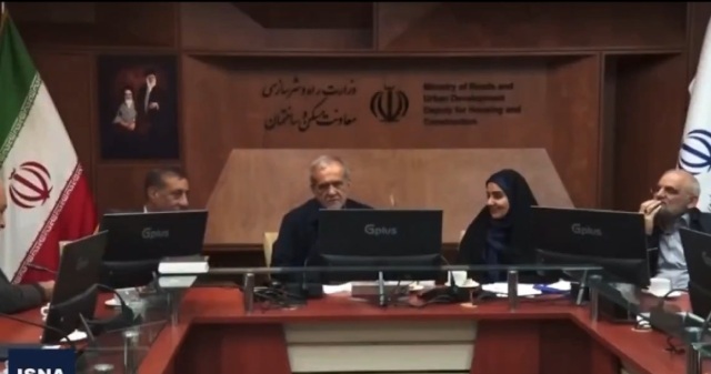 «ΚΥΡΙΕ ΠΡΟΕΔΡΕ, ΕΧΘΡΙΚΑ ΑΕΡΟΣΚΑΦΗ ΜΠΗΚΑΝ ΣΤΟΝ ΕΝΑΕΡΙΟ ΧΩΡΟ ΜΑΣ»: ΒΙΝΤΕΟ ΑΠΟ ΥΠΟΥΡΓΙΚΟ ΣΥΜΒΟΥΛΙΟ ΣΤΟ ΙΡΑΝ ΕΝ ΜΕΣΩ ΠΟΛΕΜΟΥ