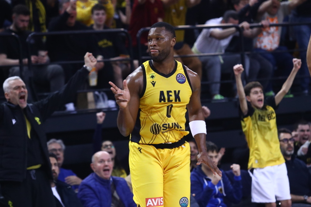 &Sigma;&tau;&omicron; Final 4 &tau;&omicron;&upsilon; BCL &gamma;&iota;&alpha; &delta;&epsilon;ύ&tau;&epsilon;&rho;&eta; &sigma;&upsilon;&nu;&epsilon;&chi;ό&mu;&epsilon;&nu;&eta; &chi;&rho;&omicron;&nu;&iota;ά &eta; &Alpha;&Epsilon;&Kappa;, 72-67 &tau;&eta;&nu; &Mu;&pi;&alpha;&nu;&tau;&alpha;&lambda;ό&nu;&alpha;