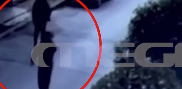 &Delta;&omicron;&lambda;&omicron;&phi;&omicron;&nu;ί&alpha; &tau;&rho;&alpha;&gamma;&omicron;&upsilon;&delta;&iota;&sigma;&tau;ή &sigma;&tau;&eta;&nu; &Kappa;&alpha;&rho;&delta;ί&tau;&sigma;&alpha;: &Beta;ί&nu;&tau;&epsilon;&omicron; &nu;&tau;&omicron;&kappa;&omicron;&upsilon;&mu;έ&nu;&tau;&omicron; &alpha;&pi;ό &tau;&eta; &sigma;&tau;&iota;&gamma;&mu;ή &pi;&omicron;&upsilon; &omicron;&iota; &alpha;&nu;ή&lambda;&iota;&kappa;&omicron;&iota; &delta;&rho;ά&sigma;&tau;&epsilon;&sigmaf; &delta;&iota;&alpha;&phi;&epsilon;ύ&gamma;&omicron;&upsilon;&nu; &alpha;&pi;ό &tau;&omicron; &sigma;&eta;&mu;&epsilon;ί&omicron; &tau;&omicron;&upsilon; &phi;&omicron;&nu;&iota;&kappa;&omicron;ύ