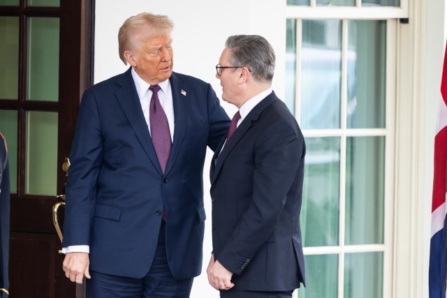 ΣΤΑΡΜΕΡ ΣΕ ΤΡΑΜΠ ΓΙΑ ΙΡΑΝ: ΔΕΝ ΠΡΟΚΕΙΤΑΙ ΝΑ ΑΛΛΑΞΩ ΓΝΩΜΗ, ΔΕΝ ΘΑ ΣΥΜΜΕΤΑΣΧΟΥΜΕ ΣΕ ΑΥΤΟΝ ΤΟΝ ΠΟΛΕΜΟ