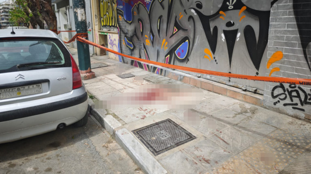 &Lambda;&eta;&sigma;&tau;ή&sigmaf; &mu;&alpha;&chi;&alpha;ί&rho;&omega;&sigma;&epsilon; &sigma;&tau;&omicron; &pi;ό&delta;&iota; ά&nu;&delta;&rho;&alpha; &sigma;&tau;&omicron; &Mu;&epsilon;&tau;&alpha;&xi;&omicron;&upsilon;&rho;&gamma;&epsilon;ί&omicron; &gamma;&iota;&alpha; &nu;&alpha; &tau;&omicron;&upsilon; &alpha;&rho;&pi;ά&xi;&epsilon;&iota; &tau;&sigma;&alpha;&nu;&tau;ά&kappa;&iota;