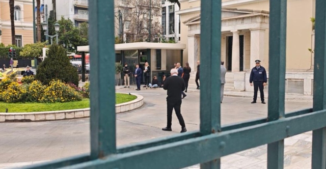 &Tau;έ&sigma;&sigma;&epsilon;&rho;&iota;&sigmaf; &delta;&iota;&alpha;&delta;&eta;&lambda;ώ&tau;&rho;&iota;&epsilon;&sigmaf; &mu;&pi;ή&kappa;&alpha;&nu; &sigma;&tau;&omicron; &pi;&rho;&omicron;&alpha;ύ&lambda;&iota;&omicron; &tau;&eta;&sigmaf; &Beta;&omicron;&upsilon;&lambda;ή&sigmaf; &gamma;&iota;&alpha; &nu;&alpha; &delta;&iota;&alpha;&delta;&eta;&lambda;ώ&sigma;&omicron;&upsilon;&nu; &gamma;&iota;&alpha; &tau;&alpha; &pi;&rho;&omicron;&sigma;&phi;&upsilon;&gamma;&iota;&kappa;ά