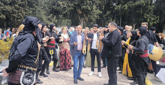 To &tau;&alpha;&phi;&iota;&kappa;ό έ&theta;&iota;&mu;&omicron; &tau;&omicron;&upsilon; &Pi;ό&nu;&tau;&omicron;&upsilon; &alpha;&nu;&alpha;&beta;&iota;ώ&nu;&epsilon;&iota; &kappa;&alpha;&iota; &phi;έ&tau;&omicron;&sigmaf; &sigma;&tau;&eta;&nu; &Kappa;&alpha;&lambda;&alpha;&mu;&alpha;&rho;&iota;ά &eta; &Alpha;&delta;&epsilon;&lambda;&phi;ό&tau;&eta;&tau;&alpha; &Kappa;&rho;&omega;&mu;&nu;&alpha;ί&omega;&nu;