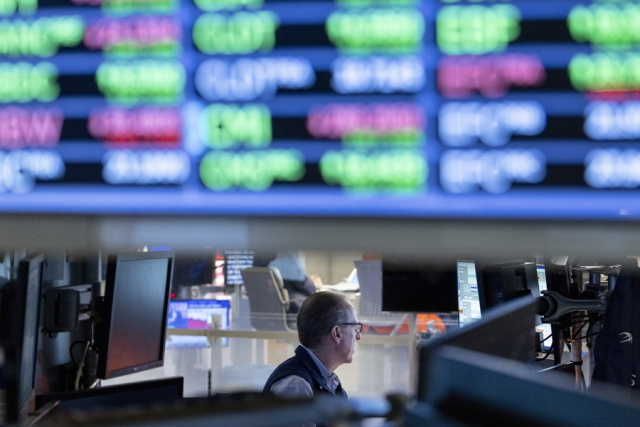 Wall Street: Σε νέα ιστορικά υψηλά οι δείκτες με οδηγό την αποκλιμάκωση στη Μέση Ανατολή 