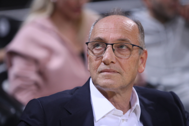 &Kappa;&Alpha;&Epsilon; &Pi;&alpha;&nu;&alpha;&theta;&eta;&nu;&alpha;ϊ&kappa;ό&sigmaf; &gamma;&iota;&alpha; &Lambda;&iota;ό&lambda;&iota;&omicron;: &Delta;&epsilon;&nu; &mu;&pi;&omicron;&rho;&epsilon;ί &nu;&alpha; &pi;&alpha;&rho;&alpha;&mu;&epsilon;ί&nu;&epsilon;&iota; &sigma;&tau;&eta; &theta;έ&sigma;&eta; &tau;&omicron;&upsilon; &pi;&rho;&omicron;έ&delta;&rho;&omicron;&upsilon; &tau;&eta;&sigmaf; &Epsilon;&Omicron;&Kappa;, &nu;&alpha; &pi;&alpha;&rho;&alpha;&iota;&tau;&eta;&theta;&epsilon;ί ή &nu;&alpha; &alpha;&pi;&omicron;&pi;&epsilon;&mu;&phi;&theta;&epsilon;ί