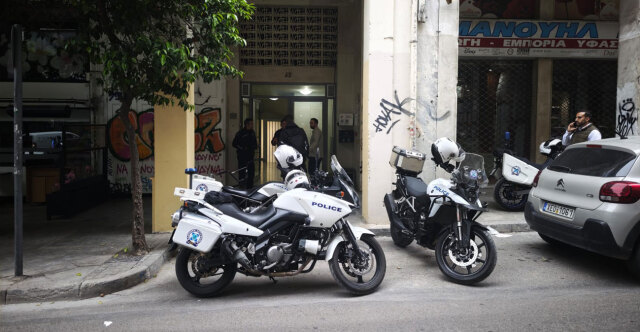 &Theta;&rho;ί&lambda;&epsilon;&rho; &mu;&epsilon; &nu;&epsilon;&kappa;&rho;ή &gamma;&upsilon;&nu;&alpha;ί&kappa;&alpha; &sigma;&epsilon; &alpha;&kappa;ά&lambda;&upsilon;&pi;&tau;&omicron; &pi;&omicron;&lambda;&upsilon;&kappa;&alpha;&tau;&omicron;&iota;&kappa;ί&alpha;&sigmaf; &sigma;&tau;&omicron; &kappa;έ&nu;&tau;&rho;&omicron; &tau;&eta;&sigmaf; &Alpha;&theta;ή&nu;&alpha;&sigmaf;: &Pi;&rho;&omicron;&sigma;ή&chi;&theta;&eta; έ&nu;&alpha;&sigmaf; ύ&pi;&omicron;&pi;&tau;&omicron;&sigmaf;, &laquo;ά&kappa;&omicron;&upsilon;&sigma;&alpha; &kappa;&rho;&alpha;&upsilon;&gamma;έ&sigmaf; &kappa;&alpha;&iota; &mu;&epsilon;&tau;ά &mu;&iota;&alpha; &tau;&zeta;&alpha;&mu;&alpha;&rho;ί&alpha; &nu;&alpha; &sigma;&pi;