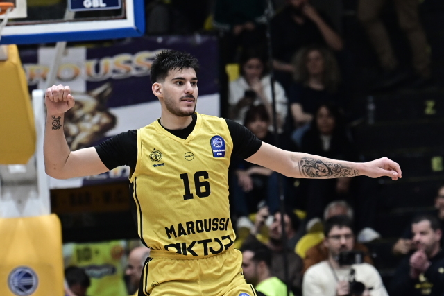 &Mu;&alpha;&rho;&omicron;ύ&sigma;&iota; - &Kappa;&omicron;&lambda;&omicron;&sigma;&sigma;ό&sigmaf; &Rho;ό&delta;&omicron;&upsilon; 108-93: &Kappa;έ&rho;&delta;&iota;&sigma;&epsilon; &kappa;&alpha;&iota; έ&mu;&epsilon;&iota;&nu;&epsilon; &laquo;&zeta;&omega;&nu;&tau;&alpha;&nu;ό&raquo; &sigma;&tau;&eta; &mu;ά&chi;&eta; &tau;&eta;&sigmaf; &pi;&alpha;&rho;&alpha;&mu;&omicron;&nu;ή&sigmaf;, &beta;ί&nu;&tau;&epsilon;&omicron;