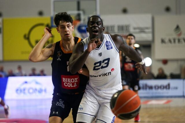 &Eta; &Kappa;&alpha;&rho;&delta;ί&tau;&sigma;&alpha; &epsilon;&pi;&iota;&kappa;&rho;ά&tau;&eta;&sigma;&epsilon; 95-79 &tau;&omicron;&upsilon; &Pi;&rho;&omicron;&mu;&eta;&theta;έ&alpha; &kappa;&alpha;&iota; &alpha;&gamma;&kappa;ά&lambda;&iota;&alpha;&sigma;&epsilon; &tau;&eta;&nu; &pi;&alpha;&rho;&alpha;&mu;&omicron;&nu;ή