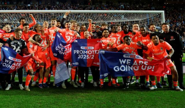 &Kappa;ό&beta;&epsilon;&nu;&tau;&rho;&iota;: &Epsilon;&pi;&iota;&sigma;&tau;&rho;έ&phi;&epsilon;&iota; &sigma;&tau;&eta;&nu; Premier League &kappa;&alpha;&iota; &alpha;&nu;&tau;&alpha;&mu;&epsilon;ί&beta;&epsilon;&iota; 5.000 &phi;&iota;&lambda;ά&theta;&lambda;&omicron;&upsilon;&sigmaf; &mu;&epsilon; &delta;&iota;&alpha;&rho;&kappa;&epsilon;ί&alpha;&sigmaf; &gamma;&iota;&alpha; &tau;&eta;&nu;... &pi;ί&sigma;&tau;&eta; &tau;&omicron;&upsilon;&sigmaf;