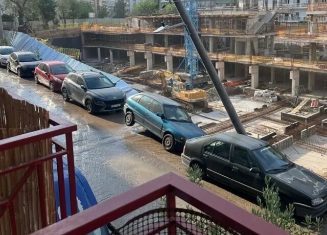 Η ΣΤΙΓΜΗ ΠΟΥ ΑΥΤΟΚΙΝΗΤΟ ΠΕΦΤΕΙ ΣΤΟ ΚΕΝΟ ΣΤΗ ΘΕΣΣΑΛΟΝΙΚΗ ΕΠΕΙΔΗ ΥΠΟΧΩΡΗΣΕ ΤΟΙΧΙΟ, ΔΕΙΤΕ ΒΙΝΤΕΟ