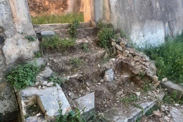 ΕΚΛΕΨΑΝ ΤΑ ΣΚΑΛΟΠΑΤΙΑ ΤΟΥ ΙΣΤΟΡΙΚΟΥ ΑΡΡΕΝΑΓΩΓΕΙΟΥ ΣΤΟ ΒΡΑΧΑΣΙ ΑΓΙΟΥ ΝΙΚΟΛΑΟΥ