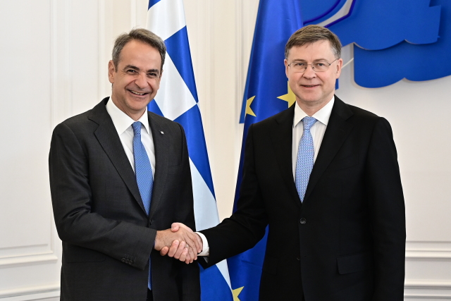 &Epsilon;&upsilon;&rho;&omega;&pi;&alpha;ί&omicron;&sigmaf; &Epsilon;&pi;ί&tau;&rho;&omicron;&pi;&omicron;&sigmaf; &Nu;&tau;&omicron;&mu;&pi;&rho;ό&beta;&sigma;&kappa;&iota;&sigmaf;: &Epsilon;&nu;&tau;&upsilon;&pi;&omega;&sigma;&iota;&alpha;&kappa;ή &eta; &pi;&rho;ό&omicron;&delta;&omicron;&sigmaf; &tau;&eta;&sigmaf; &Epsilon;&lambda;&lambda;ά&delta;&alpha;&sigmaf; &sigma;&epsilon; &mu;&epsilon;&tau;&alpha;&rho;&rho;&upsilon;&theta;&mu;ί&sigma;&epsilon;&iota;&sigmaf;, &chi;&rho;έ&omicron;&sigmaf; &kappa;&alpha;&iota; &alpha;&nu;&epsilon;&rho;&gamma;ί&alpha;