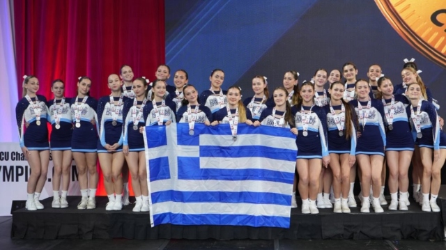 &Alpha;&sigma;&eta;&mu;έ&nu;&iota;&alpha; &tau;&alpha; &kappa;&omicron;&rho;ί&tau;&sigma;&iota;&alpha; &tau;&eta;&sigmaf; &Epsilon;&theta;&nu;&iota;&kappa;ή&sigmaf; &Epsilon;&lambda;&lambda;ά&delta;&omicron;&sigmaf; &sigma;&tau;&omicron; &Pi;&alpha;&gamma;&kappa;ό&sigma;&mu;&iota;&omicron; &pi;&rho;&omega;&tau;ά&theta;&lambda;&eta;&mu;&alpha; Cheerleading &sigma;&tau;&omicron; &Omicron;&rho;&lambda;ά&nu;&tau;&omicron;, &delta;&epsilon;ί&tau;&epsilon; &beta;ί&nu;&tau;&epsilon;&omicron;