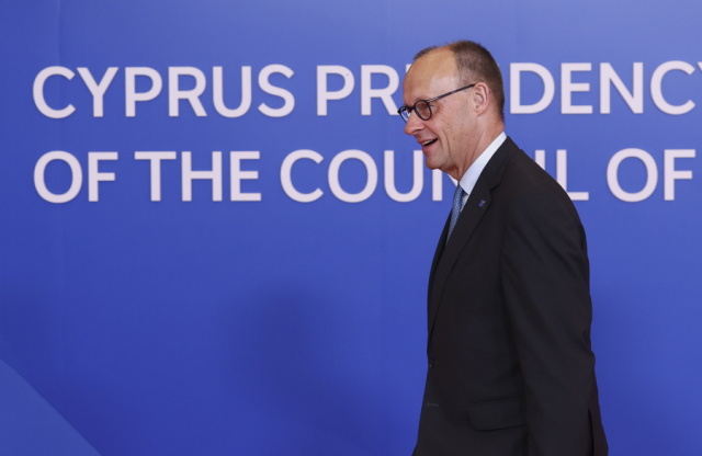 Ο ΜΕΡΤΣ ΠΡΟΤΕΙΝΕΙ ΧΑΛΑΡΩΣΗ ΚΥΡΩΣΕΩΝ ΣΕ ΒΑΡΟΣ ΤΗΣ ΤΕΧΕΡΑΝΗΣ ΣΤΟ ΠΛΑΙΣΙΟ ΜΙΑΣ ΣΥΜΦΩΝΙΑΣ ΓΙΑ ΤΟΝ ΤΕΡΜΑΤΙΣΜΟ ΤΟΥ ΠΟΛΕΜΟΥ