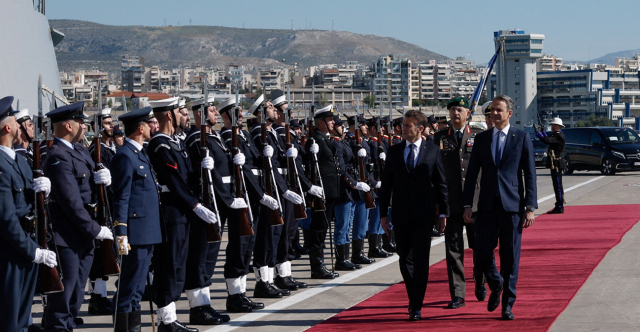 &Mu;&eta;&tau;&sigma;&omicron;&tau;ά&kappa;&eta;&sigmaf; &kappa;&alpha;&iota; &Mu;&alpha;&kappa;&rho;ό&nu; &epsilon;&pi;&iota;&theta;&epsilon;&omega;&rho;&omicron;ύ&nu; &tau;&eta; &phi;&rho;&epsilon;&gamma;ά&tau;&alpha; &laquo;&Kappa;ί&mu;&omega;&nu;&raquo;, &delta;&epsilon;ί&tau;&epsilon; live &alpha;&pi;ό &tau;&omicron;&nu; &Pi;&epsilon;&iota;&rho;&alpha;&iota;ά