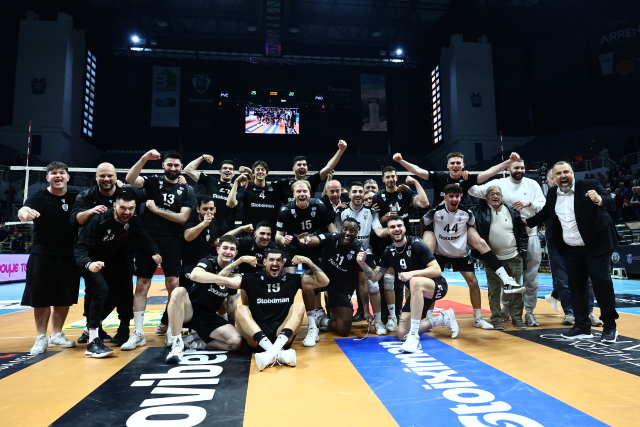 Ο ΠΑΟΚ με σούπερ επίθεση νίκησε τον Παναθηναϊκό 3-0 και έκανε το 1-1 στους τελικούς της Volley League, δείτε βίντεο 