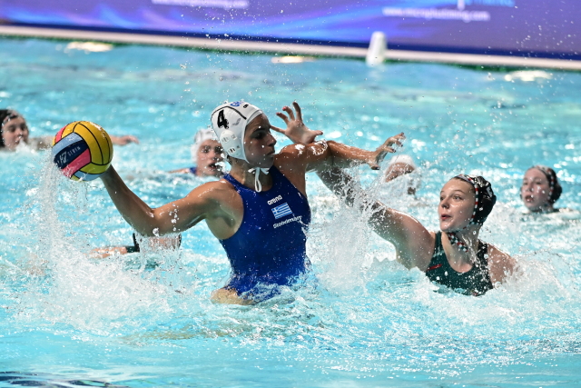 Εθνική πόλο γυναικών: Φιλική νίκη με 13-12 επί της Ουγγαρίας στο ΟΑΚΑ, τιμήθηκε η ομάδα του 2004, βίντεο 