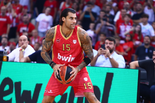 &Gamma;&iota;ώ&rho;&gamma;&omicron;&sigmaf; &Pi;&rho;ί&nu;&tau;&epsilon;&zeta;&eta;&sigmaf;: &laquo;&Tau;&omicron; on ball &pi;&alpha;&iota;&chi;&nu;ί&delta;&iota; &tau;&omicron;&upsilon; &Omicron;&lambda;&upsilon;&mu;&pi;&iota;&alpha;&kappa;&omicron;ύ &theta;&alpha; &kappa;ά&nu;&epsilon;&iota; &tau;&eta; &delta;&iota;&alpha;&phi;&omicron;&rho;ά &phi;έ&tau;&omicron;&sigmaf; &sigma;&tau;&eta; Euroleague&raquo;