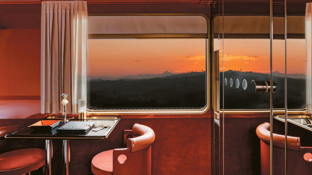 Orient Express: &Tau;o &mu;&upsilon;&theta;&iota;&kappa;ό &tau;&rho;έ&nu;&omicron; &tau;&eta;&sigmaf; &Alpha;&gamma;&kappa;ά&theta;&alpha; &Kappa;&rho;ί&sigma;&tau;&iota; &epsilon;&pi;&iota;&sigma;&tau;&rho;έ&phi;&epsilon;&iota; &mu;&epsilon; &epsilon;&iota;&sigma;&iota;&tau;ή&rho;&iota;&omicron; έ&omega;&sigmaf; &kappa;&alpha;&iota; 46.000 &epsilon;&upsilon;&rho;ώ