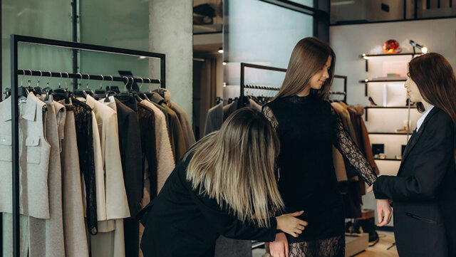 ΟΙ ΑΝΘΡΩΠΟΙ ΠΟΥ ΒΡΙΣΚΟΥΝ ΤΑ ΠΙΟ ΔΥΣΕΥΡΕΤΑ ΚΟΜΜΑΤΙΑ ΤΗΣ ΜΟΔΑΣ ΓΙΑ ΤΗΝ ΕΛΙΤ