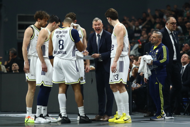 Η Φενέρ 89-78 την Ζάλγκιρις στην Πόλη και πρώτο βήμα για την Αθήνα 