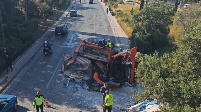 ΦΟΡΤΩΜΕΝΟ ΜΕ ΜΠΑΖΑ ΗΤΑΝ ΤΟ ΦΟΡΤΗΓΟ ΠΟΥ ΑΝΕΤΡΑΠΗ ΣΤΗΝ ΒΟΥΛΙΑΓΜΕΝΗΣ, ΔΕΙΤΕ ΒΙΝΤΕΟ