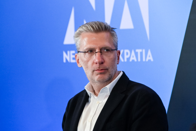 &Omicron; &Sigma;&kappa;έ&rho;&tau;&sigma;&omicron;&sigmaf; &alpha;&pi;&alpha;&nu;&tau;ά &sigma;&tau;&iota;&sigmaf; &gamma;&alpha;&lambda;ά&zeta;&iota;&epsilon;&sigmaf; &gamma;&kappa;&rho;ί&nu;&iota;&epsilon;&sigmaf;: &Tau;&omicron; &epsilon;&pi;&iota;&tau;&epsilon;&lambda;&iota;&kappa;ό &kappa;&rho;ά&tau;&omicron;&sigmaf; &delta;&epsilon;&nu; &epsilon;ί&nu;&alpha;&iota; &phi;έ&omicron;&upsilon;&delta;&alpha; ό&pi;&omicron;&upsilon; &kappa;ά&theta;&epsilon; &upsilon;&pi;&omicron;&upsilon;&rho;&gamma;ό&sigmaf; &kappa;ά&nu;&epsilon;&iota; ό,&tau;&iota; &tau;&omicron;&upsilon; &kappa;&alpha;&tau;έ&beta;&epsilon;&iota; &sigma;&tau;&omicron; &kappa;&epsilon;&phi;ά&lambda;&iota;