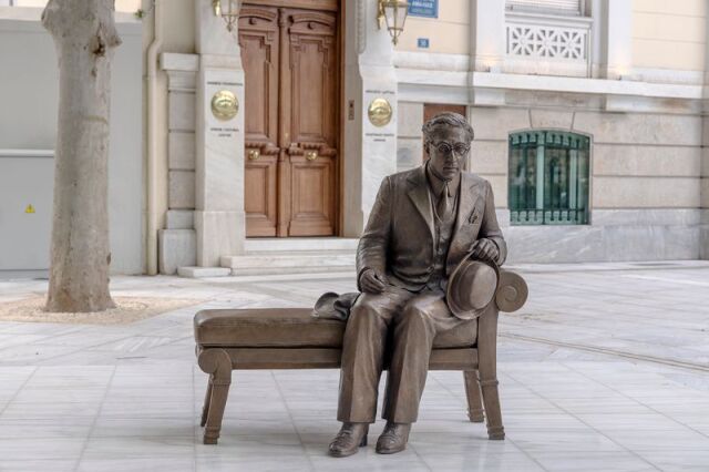 &Omicron; &Kappa;&alpha;&beta;ά&phi;&eta;&sigmaf; &laquo;&sigma;&upsilon;&nu;&omicron;&mu;&iota;&lambda;&epsilon;ί&raquo; &mu;&epsilon; &tau;&omicron;&upsilon;&sigmaf; &pi;&epsilon;&rho;&alpha;&sigma;&tau;&iota;&kappa;&omicron;ύ&sigmaf; &sigma;&tau;&omicron;&nu; &pi;&epsilon;&zeta;ό&delta;&rho;&omicron;&mu;&omicron; &tau;&eta;&sigmaf; &Delta;&iota;&omicron;&nu;&upsilon;&sigma;ί&omicron;&upsilon; &Alpha;&rho;&epsilon;&omicron;&pi;&alpha;&gamma;ί&tau;&omicron;&upsilon; - &Delta;&epsilon;ί&tau;&epsilon; &beta;ί&nu;&tau;&epsilon;&omicron; &kappa;&alpha;&iota; &phi;&omega;&tau;&omicron;&gamma;&rho;&alpha;&phi;ί&epsilon;&sigmaf;