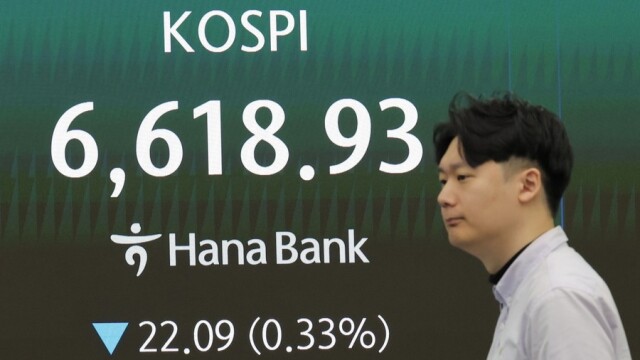 ΠΤΩΣΗ ΣΤΙΣ ΑΣΙΑΤΙΚΕΣ ΑΓΟΡΕΣ ΜΕ ΦΟΝΤΟ ΤΟ ΡΑΛΙ ΤΟΥ ΠΕΤΡΕΛΑΙΟΥ ΚΑΙ ΤΑ ΕΠΙΤΟΚΙΑ ΤΗΣ FED