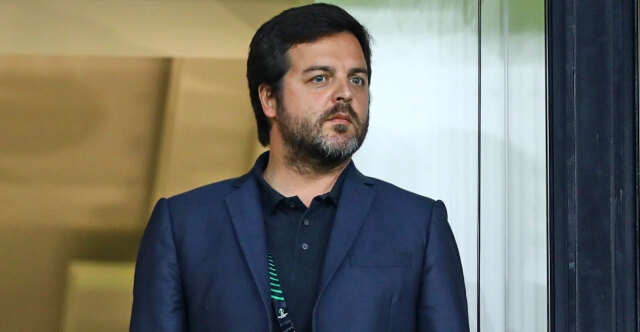 &Eta; &Epsilon;&sigma;&pi;&alpha;&nu;&iota;ό&lambda; &psi;ά&chi;&nu;&epsilon;&iota; &sigma;&omega;&tau;ή&rho;&alpha; &kappa;&alpha;&iota; &kappa;&omicron;&iota;&tau;ά&zeta;&epsilon;&iota; &pi;&rho;&omicron;&sigmaf; &Epsilon;&lambda;&lambda;ά&delta;&alpha; &kappa;&alpha;&iota; &tau;&eta;&nu; &Alpha;&Epsilon;&Kappa;