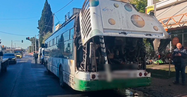 ΛΕΩΦΟΡΕΙΟ ΕΠΙΑΣΕ ΦΩΤΙΑ ΣΤΗ ΛΕΩΦΟΡΟ ΦΥΛΗΣ ΣΤΟ ΙΛΙΟΝ