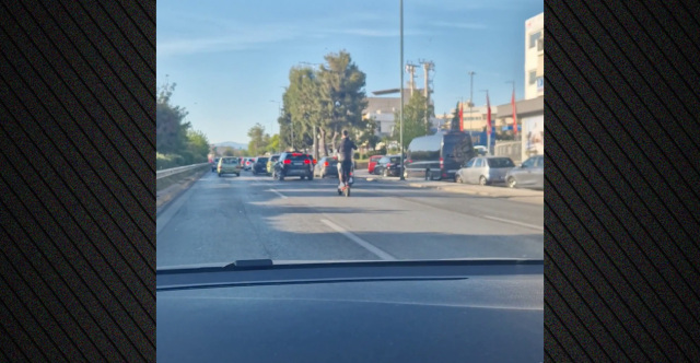 &Omicron;&delta;&eta;&gamma;&omicron;ύ&sigma;&alpha;&nu; &eta;&lambda;&epsilon;&kappa;&tau;&rho;&iota;&kappa;ό &pi;&alpha;&tau;ί&nu;&iota; &chi;&omega;&rho;ί&sigmaf; &kappa;&rho;ά&nu;&omicron;&sigmaf; &kappa;&alpha;&iota; &mu;&epsilon; &epsilon;&pi;&iota;&kappa;ί&nu;&delta;&upsilon;&nu;&omicron;&upsilon;&sigmaf; &epsilon;&lambda;&iota;&gamma;&mu;&omicron;ύ&sigmaf; &sigma;&tau;&eta; &Lambda;. &Beta;&omicron;&upsilon;&lambda;&iota;&alpha;&gamma;&mu;έ&nu;&eta;&sigmaf;, &delta;&epsilon;ί&tau;&epsilon; &beta;ί&nu;&tau;&epsilon;&omicron;