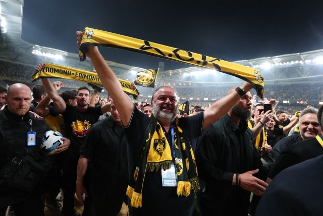 &laquo;&Tau;&rho;&epsilon;&lambda;ά&raquo; &pi;&alpha;&nu;&eta;&gamma;ύ&rho;&iota;&alpha; &alpha;&pi;ό &tau;&omicron;&nu; &Mu;ά&rho;&iota;&omicron; &Eta;&lambda;&iota;ό&pi;&omicron;&upsilon;&lambda;&omicron; &pi;&omicron;&upsilon; &omicron;&delta;ή&gamma;&eta;&sigma;&epsilon; &tau;&eta;&nu; &Alpha;&Epsilon;&Kappa; &sigma;&tau;&omicron;&nu; &tau;ί&tau;&lambda;&omicron; &sigma;&tau;&eta;&nu; 2&eta; &chi;&rho;&omicron;&nu;&iota;ά &tau;&omicron;&upsilon; &sigma;&tau;&eta;&nu; Έ&nu;&omega;&sigma;&eta;, &beta;ί&nu;&tau;&epsilon;&omicron; &kappa;&alpha;&iota; &phi;&omega;&tau;&omicron;&gamma;&rho;&alpha;&phi;ί&epsilon;&sigmaf;