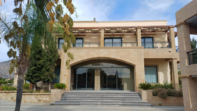 ΠΛΕΙΣΤΗΡΙΑΣΜΟΙ: ΤΟ 5ΑΣΤΕΡΟ RESORT, ΤΟ ΕΜΒΛΗΜΑΤΙΚΟ ΛΙΜΠΕΡΤΥ ΚΑΙ ΜΙΑ…ΙΣΤΟΡΙΚΗ ΛΙΡΑ