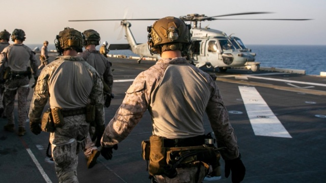 CENTCOM: Πεζοναύτες εκπαιδεύτηκαν σε επιχείρηση επιβίβασης πλοίων στη Μέση Ανατολή | Επικαιρότητα στο PlusTV.gr