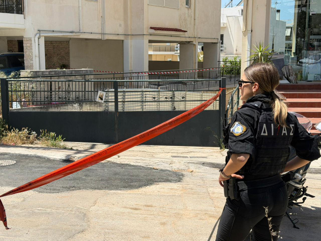 &Zeta;ή&tau;&eta;&sigma;&alpha;&nu; &tau;&alpha; &kappa;&lambda;&epsilon;&iota;&delta;&iota;ά &tau;&eta;&sigmaf; &tau;&alpha;&rho;ά&tau;&sigma;&alpha;&sigmaf; &kappa;&alpha;&iota; &mu;έ&sigma;&alpha; &sigma;&epsilon; &delta;&epsilon;&upsilon;&tau;&epsilon;&rho;ό&lambda;&epsilon;&pi;&tau;&alpha; έ&pi;&epsilon;&sigma;&alpha;&nu;, &alpha;&kappa;&omicron;ύ&sigma;&tau;&eta;&kappa;&epsilon; &tau;&omicron; &mu;&pi;&alpha;&mu;, &lambda;έ&epsilon;&iota; &gamma;&epsilon;&iota;&tau;ό&nu;&iota;&sigma;&sigma;&alpha; &gamma;&iota;&alpha; &tau;&iota;&sigmaf; &delta;ύ&omicron; 17&chi;&rho;&omicron;&nu;&epsilon;&sigmaf; &sigma;&tau;&eta;&nu; &Eta;&lambda;&iota;&omicron;ύ&pi;&omicron;&lambda;&eta;