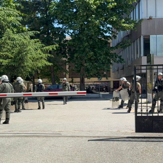 &Alpha;&nu;&tau;&iota;&epsilon;&xi;&omicron;&upsilon;&sigma;&iota;&alpha;&sigma;&tau;έ&sigmaf; &epsilon;&pi;&iota;&tau;έ&theta;&eta;&kappa;&alpha;&nu; &mu;&epsilon; &rho;ό&pi;&alpha;&lambda;&alpha; &kappa;&alpha;&iota; &tau;&rho;&alpha;&upsilon;&mu;ά&tau;&iota;&sigma;&alpha;&nu; &phi;&omicron;&iota;&tau;&eta;&tau;έ&sigmaf; &tau;&omega;&nu; &Epsilon;&Alpha;&Alpha;&Kappa; &sigma;&tau;&omicron; &Alpha;&Pi;&Theta;, &mu;&pi;ή&kappa;&alpha;&nu; &tau;&alpha; &Mu;&Alpha;&Tau; &sigma;&tau;&omicron; &pi;&alpha;&nu;&epsilon;&pi;&iota;&sigma;&tau;ή&mu;&iota;&omicron;