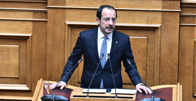 Βαρυσήμαντη ομιλία Χριστοδουλίδη στη Βουλή: Η επανένωση είναι το τάμα που ενώνει Κύπρο και Ελλάδα