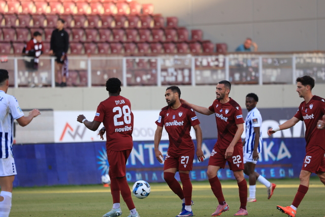&Eta; &Alpha;&Epsilon;&Lambda; &kappa;έ&rho;&delta;&iota;&sigma;&epsilon; 2-1 &tau;&omicron;&nu; &Alpha;&tau;&rho;ό&mu;&eta;&tau;&omicron; &sigma;&tau;&eta; &Lambda;ά&rho;&iota;&sigma;&alpha; &alpha;&lambda;&lambda;ά &upsilon;&pi;&omicron;&beta;&iota;&beta;ά&sigma;&tau;&eta;&kappa;&epsilon; &sigma;&tau;&eta; Super League 2, &delta;&epsilon;ί&tau;&epsilon; &tau;&alpha; &gamma;&kappa;&omicron;&lambda;