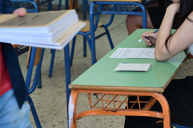 &Epsilon;&xi;&epsilon;&tau;ά&sigma;&epsilon;&iota;&sigmaf; &kappa;&alpha;&iota; ά&gamma;&chi;&omicron;&sigmaf; &sigma;&tau;&alpha; &pi;&alpha;&iota;&delta;&iota;ά: &Pi;ώ&sigmaf; &mu;&pi;&omicron;&rho;&omicron;ύ&nu; &omicron;&iota; &gamma;&omicron;&nu;&epsilon;ί&sigmaf; &nu;&alpha; &beta;&omicron;&eta;&theta;ή&sigma;&omicron;&upsilon;&nu; &sigma;&tau;&eta;&nu; &pi;&epsilon;&rho;ί&omicron;&delta;&omicron; &tau;&omega;&nu; &Pi;&alpha;&nu;&epsilon;&lambda;&lambda;&alpha;&delta;&iota;&kappa;ώ&nu;