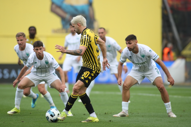 Στην 5η θέση ο Άρης, προσπέρασε τον Λεβαδειακό - Η τελική βαθμολογία της Super League για τις θέσεις 5-8