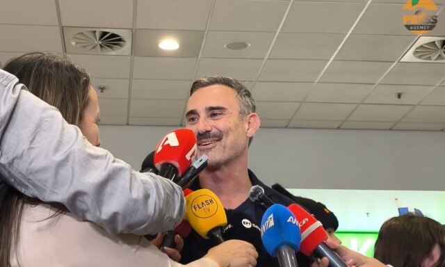 &Kappa;&alpha;&pi;&omicron;&upsilon;&tau;&zeta;ί&delta;&eta;&sigmaf;: &Omicron; &Alpha;&kappa;ύ&lambda;&alpha;&sigmaf; &xi;&epsilon;&kappa;ί&nu;&eta;&sigma;&epsilon; &mu;&epsilon; ό&pi;&lambda;&omicron; έ&nu;&alpha; &tau;&rho;&alpha;&gamma;&omicron;ύ&delta;&iota; &kappa;&alpha;&iota; &tau;&eta; &phi;&alpha;&nu;&tau;&alpha;&sigma;ί&alpha; &tau;&omicron;&upsilon; &kappa;&alpha;&iota; &kappa;&alpha;&tau;έ&kappa;&tau;&eta;&sigma;&epsilon; &tau;&eta;&nu; &Epsilon;&lambda;&lambda;ά&delta;&alpha; &kappa;&alpha;&iota; &tau;&omicron;&upsilon;&sigmaf; &xi;έ&nu;&omicron;&upsilon;&sigmaf;