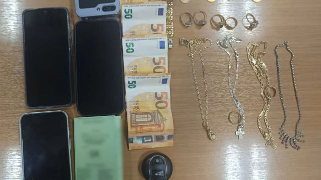 ΣΥΝΕΛΗΦΘΗΣΑΝ ΔΥΟ ΓΥΝΑΙΚΕΣ ΓΙΑ ΤΗΛΕΦΩΝΙΚΗ ΑΠΑΤΗ ΣΕ ΒΑΡΟΣ 80ΧΡΟΝΗΣ ΣΤΗΝ ΚΑΣΤΟΡΙΑ